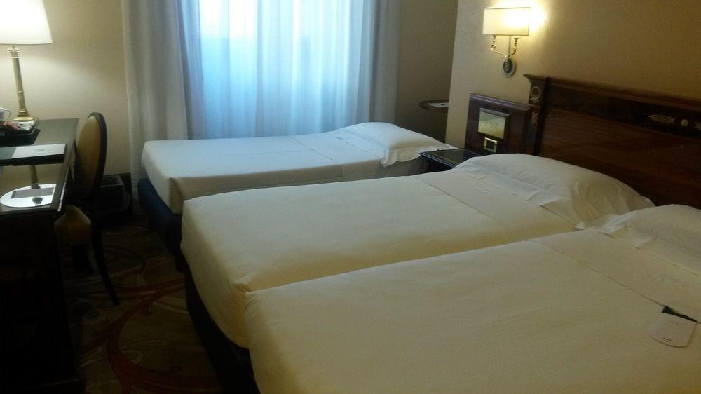 UNAHOTELS Scandinavia Milano Esterno foto