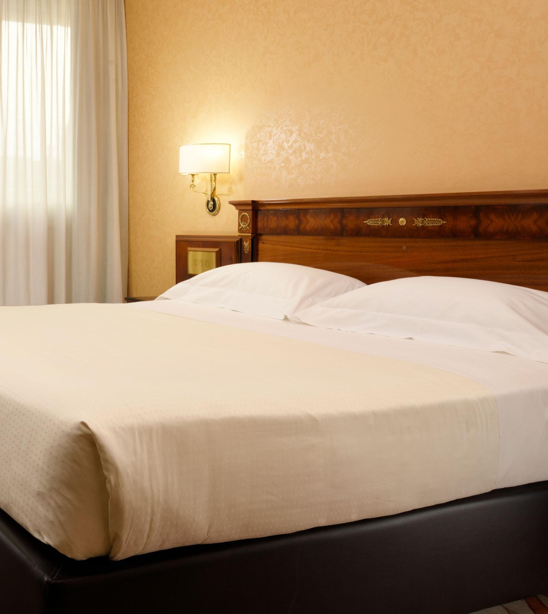 UNAHOTELS Scandinavia Milano Esterno foto
