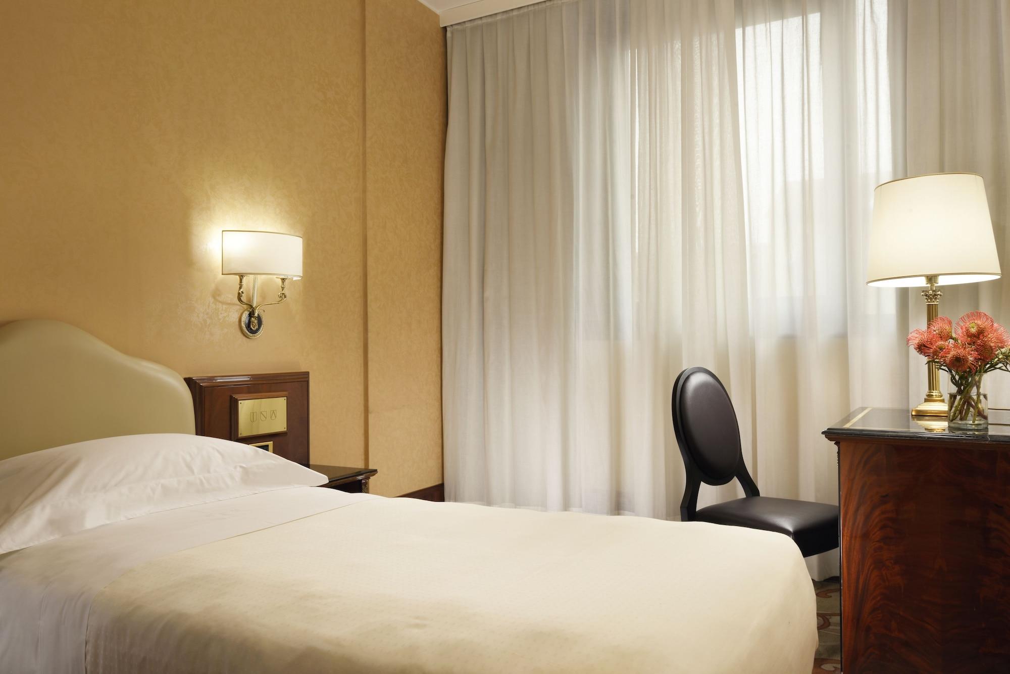 UNAHOTELS Scandinavia Milano Esterno foto