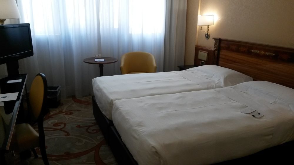 UNAHOTELS Scandinavia Milano Esterno foto